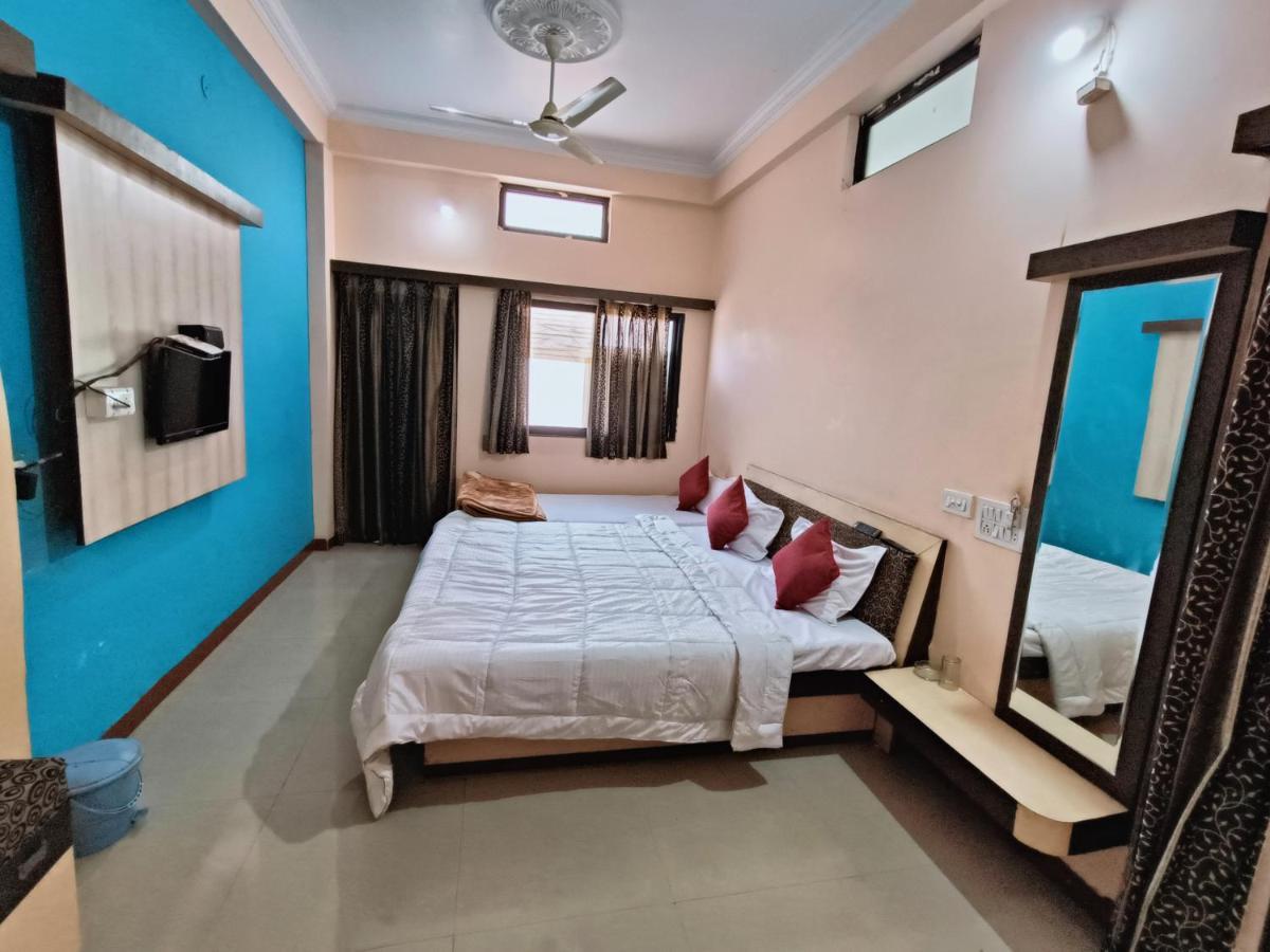 Hotel Chaitanya Maheshwar Exterior foto