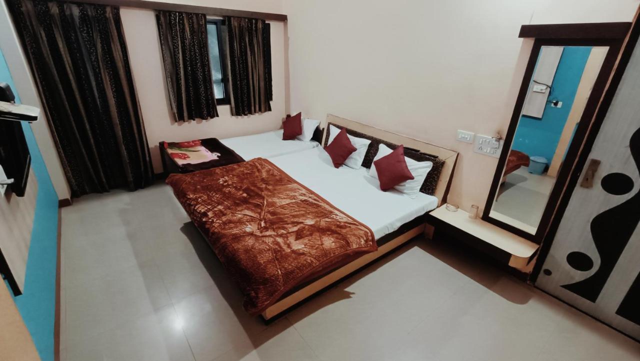 Hotel Chaitanya Maheshwar Exterior foto
